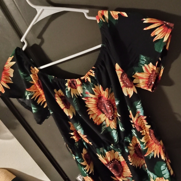Sunflower Print Black Romper - Picture 7 of 9